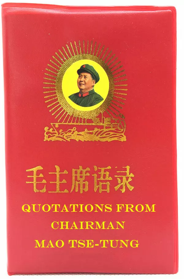 Đứng thứ hai trong top sách bán chạy nhất thế giới là sách Trích dẫn của Chủ tịch Mao Trạch Đông, còn được gọi là “Cuốn sách nhỏ màu đỏ”