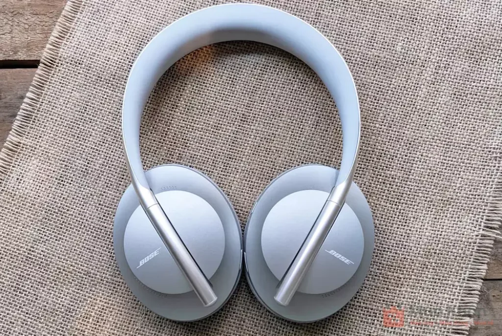 Bose Headphone 700 có thiết kế đẹp và tốt cho nghe gọi