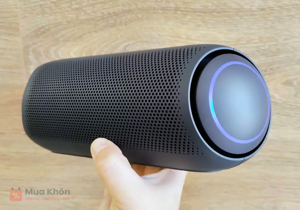 Đánh giá LG XBOOM Go PL7: Được bảo vệ bởi lớp cao su và chống nước IPX5