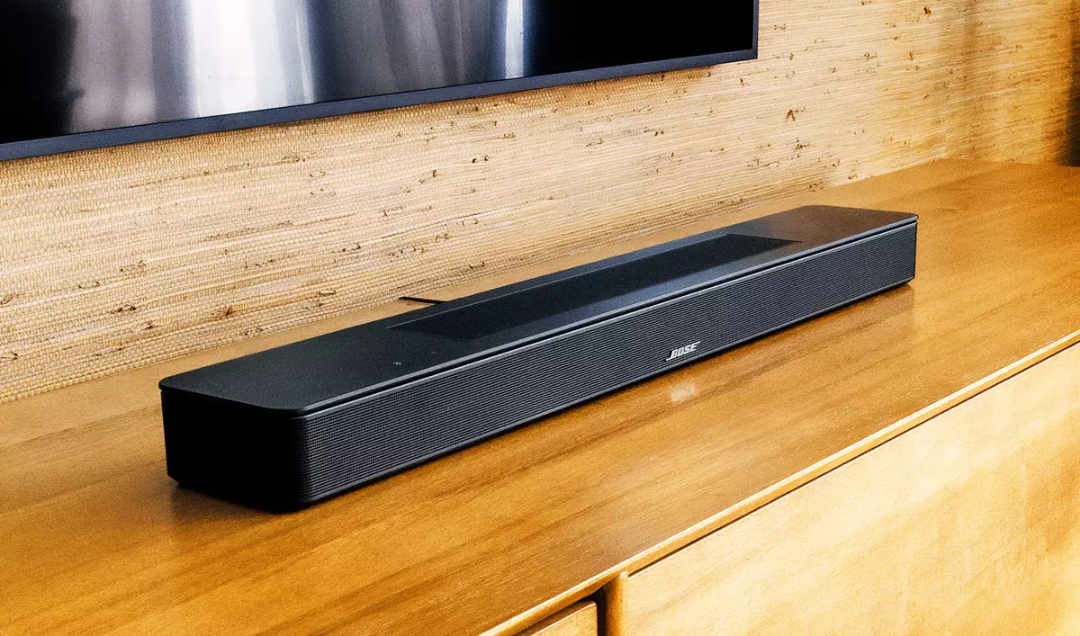 Mẫu loa thanh có thiết kế nhỏ gọn, Bose Smart Soundbar 600 phù hợp với tivi cỡ nhỏ và có chất lượng âm thanh tuyệt vời