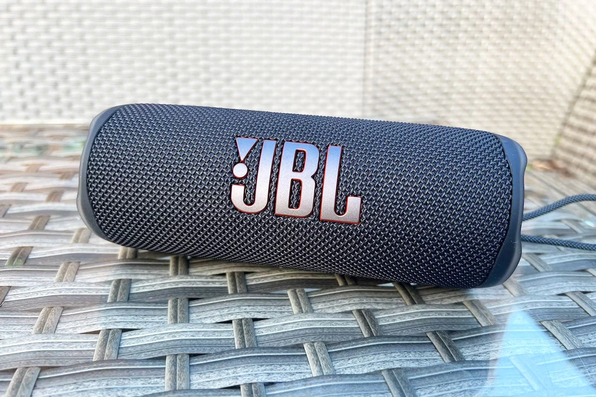 Đánh giá JBL Flip 6: Âm thanh mạnh mẽ, Chống nước tuyệt vời