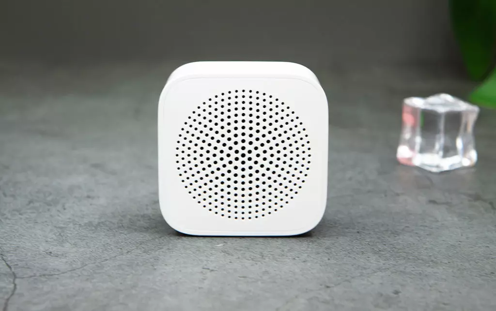 loa Bluetooth của Xiaomi được thiết kế với tính gọn nhẹ, tinh tế và sang trọng